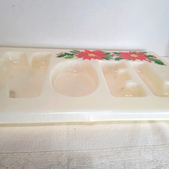 Vintage Noel Molded Plastic Serving Tray - Picture 10 of 12